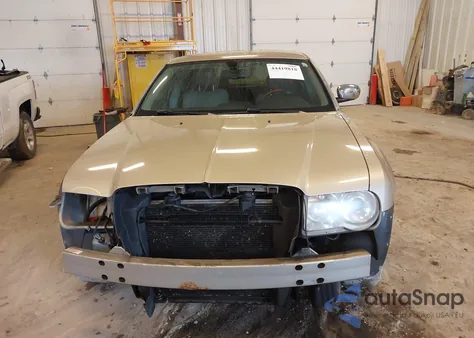 2006 Chrysler 300C z USA, uszkodzony, nr VIN 2C3LA63H76H259074